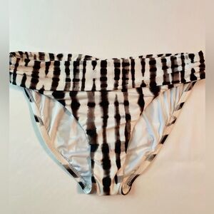La Blanca 
Twisted BambooShirred Hipster
Bikini Swim‎ Bottom